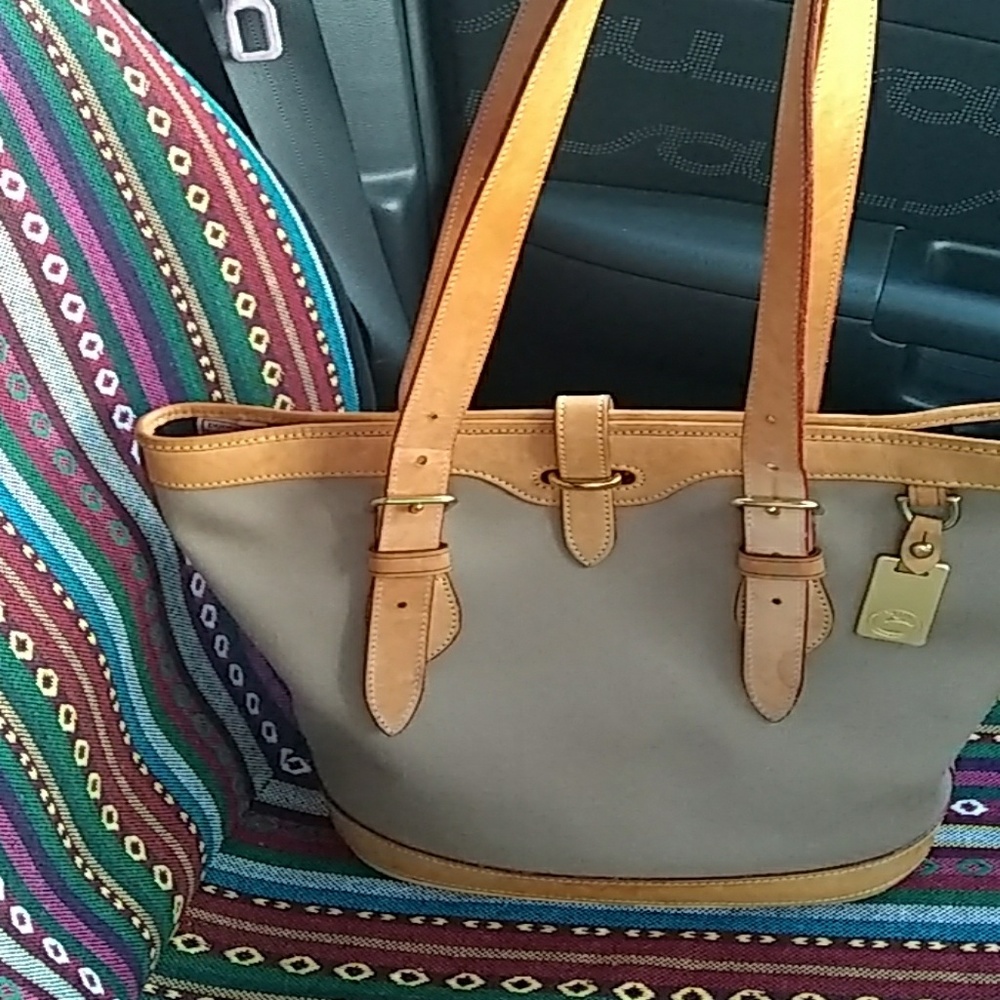 Vintage Dooney and bourke tote/ Authentic